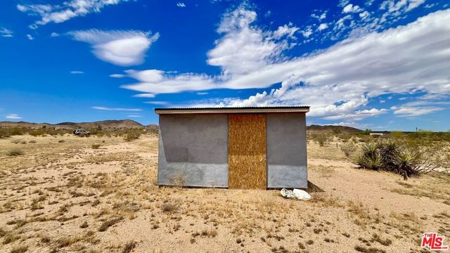1879 Cherokee Trail, Landers, CA 92285