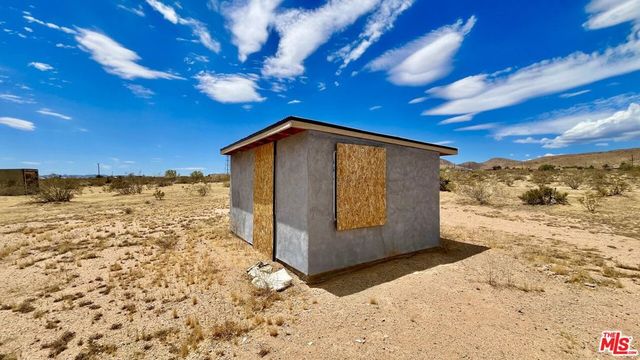 1879 Cherokee Trail, Landers, CA 92285