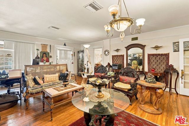 2428 N Beachwood Drive, Los Angeles, CA 90068