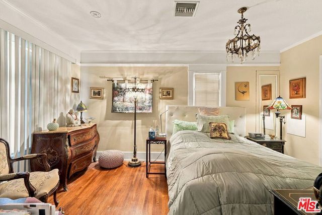 2428 N Beachwood Drive, Los Angeles, CA 90068
