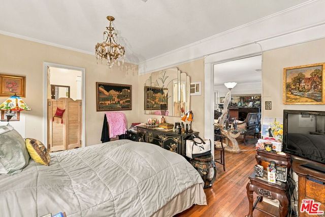 2428 N Beachwood Drive, Los Angeles, CA 90068