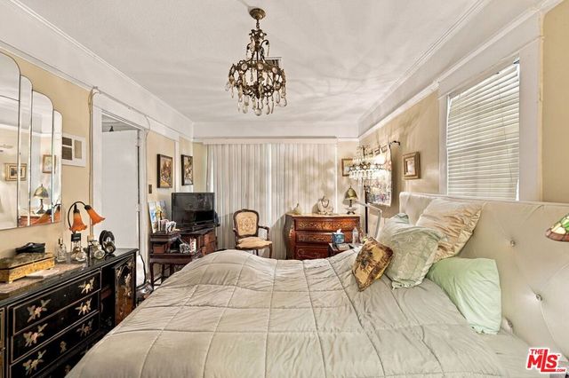 2428 N Beachwood Drive, Los Angeles, CA 90068