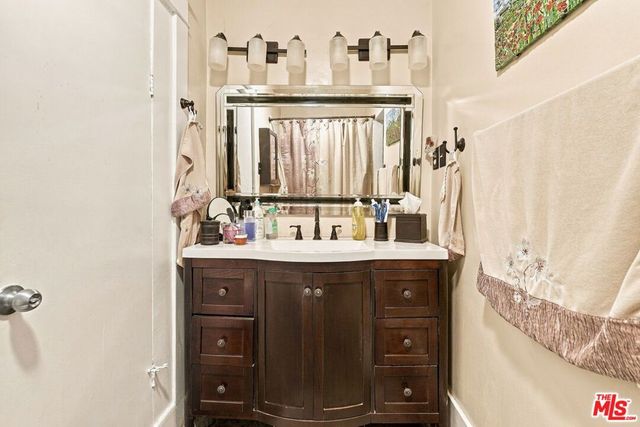 2428 N Beachwood Drive, Los Angeles, CA 90068