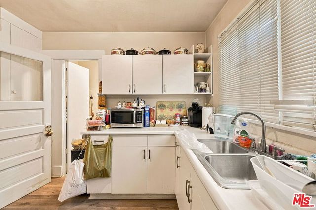 2428 N Beachwood Drive, Los Angeles, CA 90068