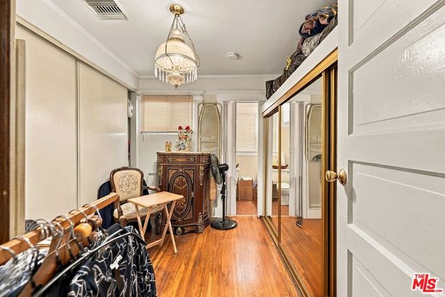 2428 N Beachwood Drive, Los Angeles, CA 90068