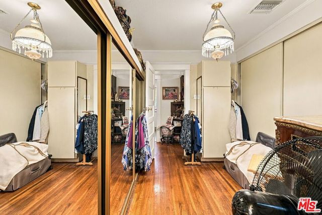 2428 N Beachwood Drive, Los Angeles, CA 90068