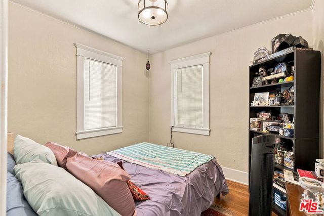 2428 N Beachwood Drive, Los Angeles, CA 90068