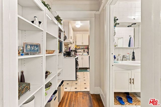 2428 N Beachwood Drive, Los Angeles, CA 90068