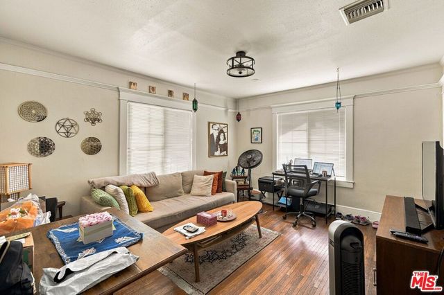 2428 N Beachwood Drive, Los Angeles, CA 90068