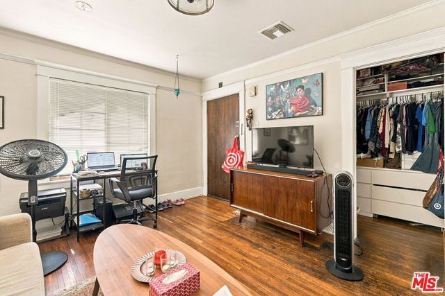 2428 N Beachwood Drive, Los Angeles, CA 90068