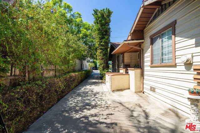 2428 N Beachwood Drive, Los Angeles, CA 90068
