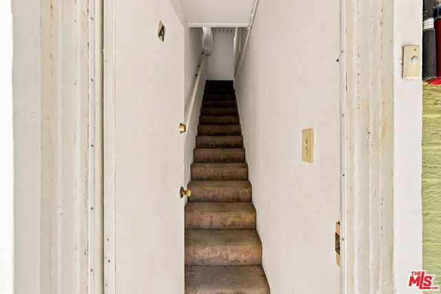 2428 N Beachwood Drive, Los Angeles, CA 90068