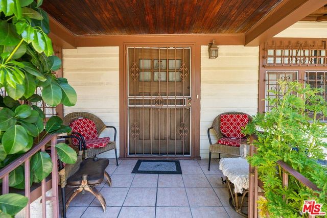 2428 N Beachwood Drive, Los Angeles, CA 90068
