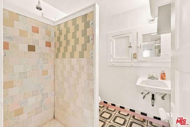 2428 N Beachwood Drive, Los Angeles, CA 90068