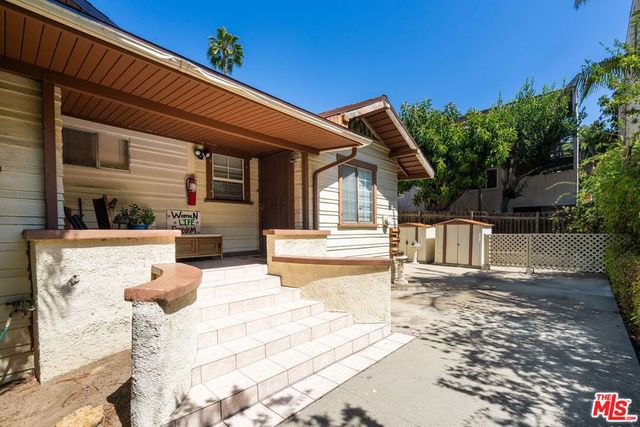 2428 N Beachwood Drive, Los Angeles, CA 90068