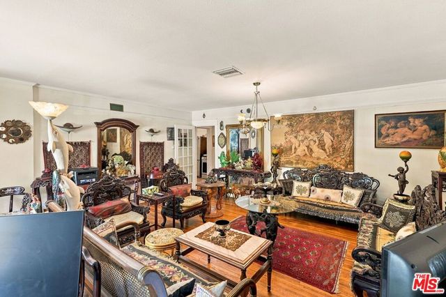 2428 N Beachwood Drive, Los Angeles, CA 90068