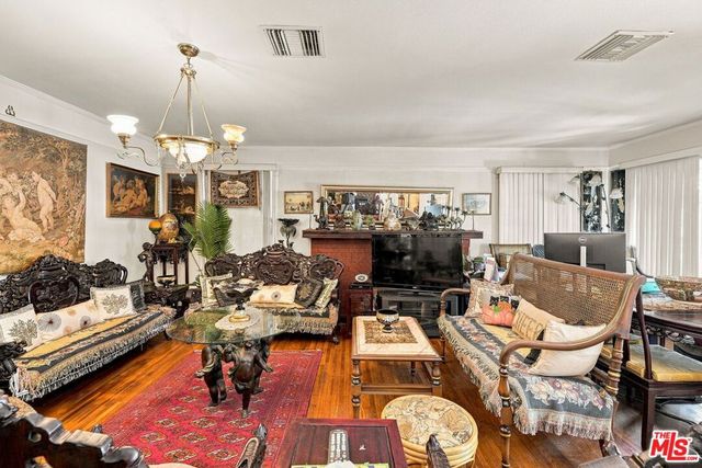 2428 N Beachwood Drive, Los Angeles, CA 90068