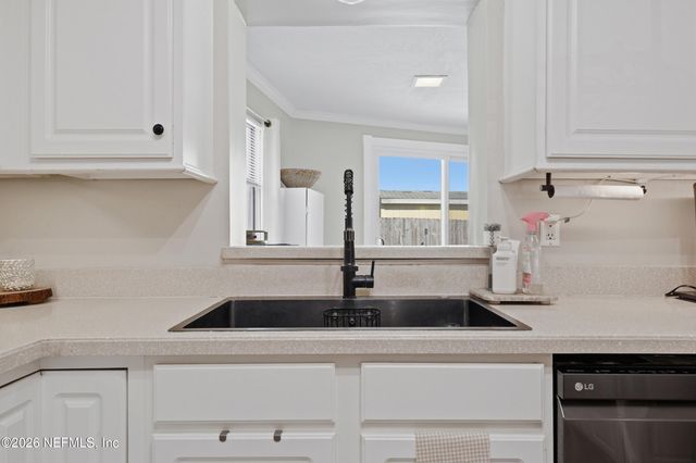 1611 6TH Avenue N, Jacksonville Beach, FL 32250