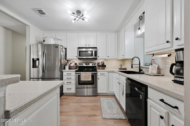 1611 6TH Avenue N, Jacksonville Beach, FL 32250