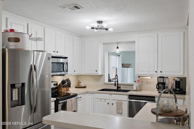 1611 6TH Avenue N, Jacksonville Beach, FL 32250