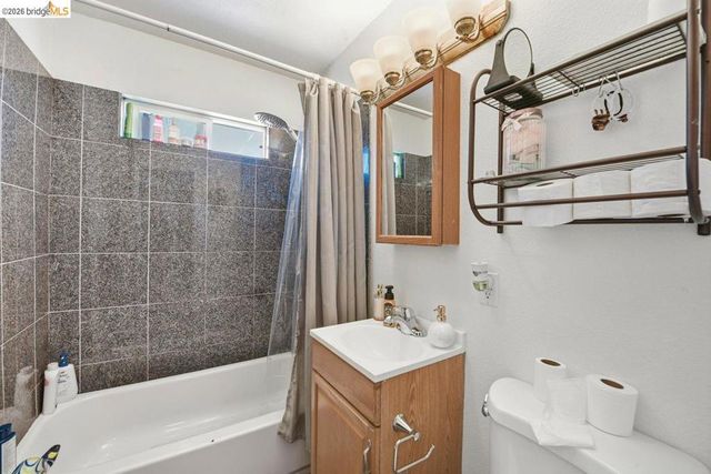 5936 Martin Luther King Jr Way, Oakland, CA 94609