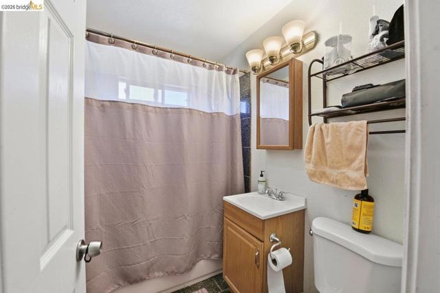 5936 Martin Luther King Jr Way, Oakland, CA 94609