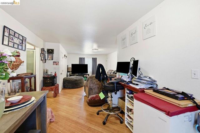 5936 Martin Luther King Jr Way, Oakland, CA 94609
