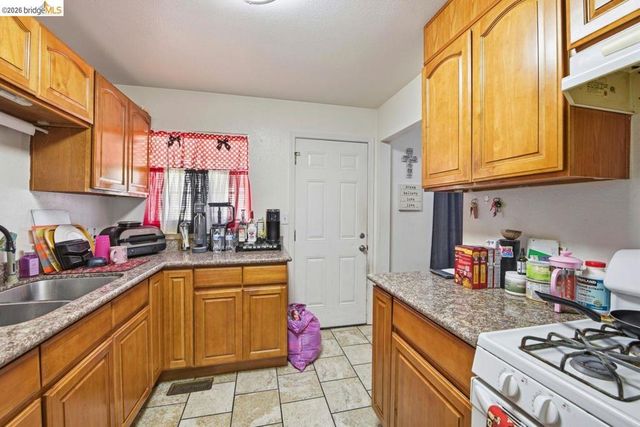 5936 Martin Luther King Jr Way, Oakland, CA 94609