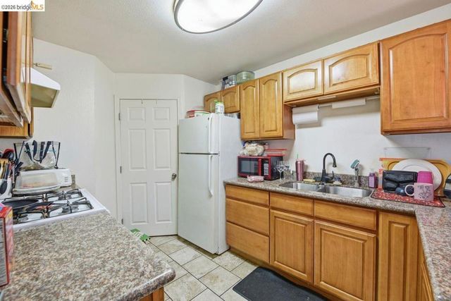 5936 Martin Luther King Jr Way, Oakland, CA 94609