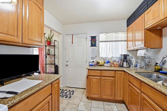 5936 Martin Luther King Jr Way, Oakland, CA 94609