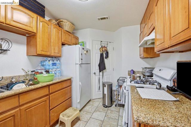 5936 Martin Luther King Jr Way, Oakland, CA 94609