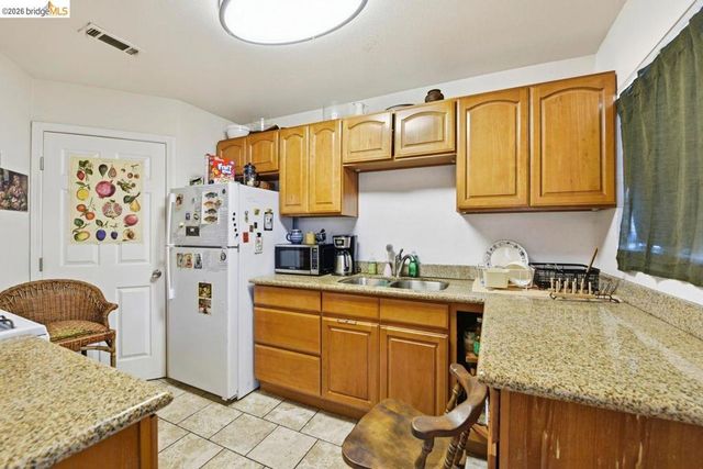 5936 Martin Luther King Jr Way, Oakland, CA 94609