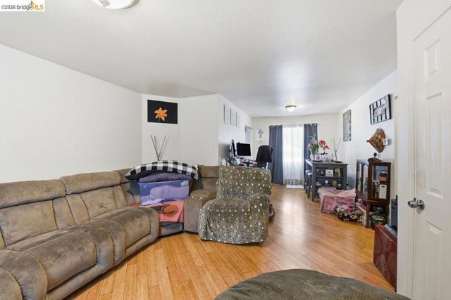 5936 Martin Luther King Jr Way, Oakland, CA 94609