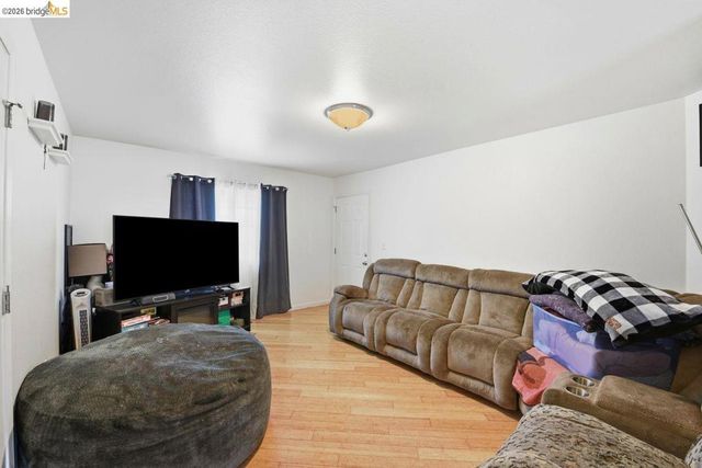 5936 Martin Luther King Jr Way, Oakland, CA 94609