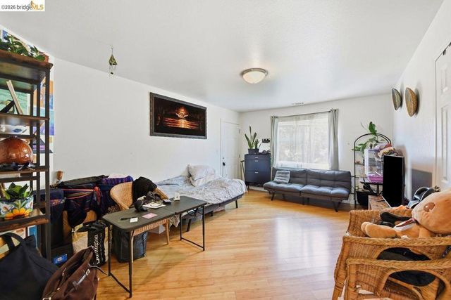 5936 Martin Luther King Jr Way, Oakland, CA 94609