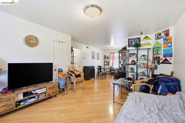 5936 Martin Luther King Jr Way, Oakland, CA 94609