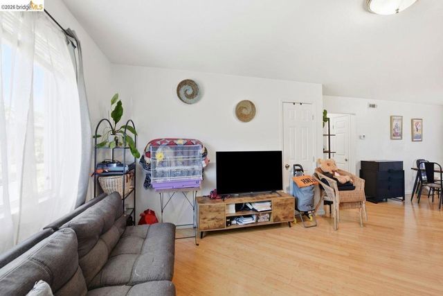 5936 Martin Luther King Jr Way, Oakland, CA 94609