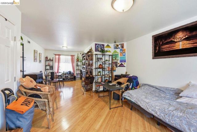 5936 Martin Luther King Jr Way, Oakland, CA 94609