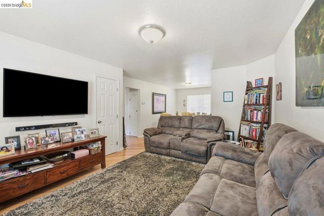 5936 Martin Luther King Jr Way, Oakland, CA 94609