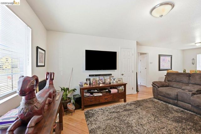 5936 Martin Luther King Jr Way, Oakland, CA 94609