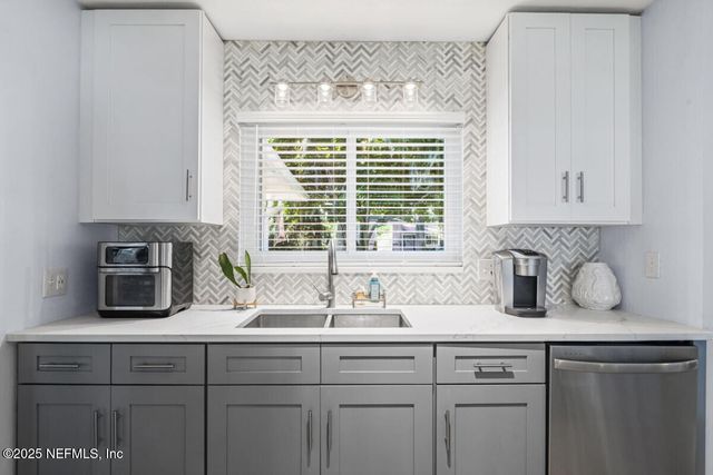 1901 TANGLEWOOD Road, Jacksonville Beach, FL 32250