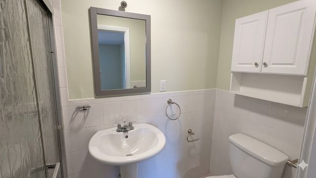 1084 Chestnut St 1, Newton, MA 02464