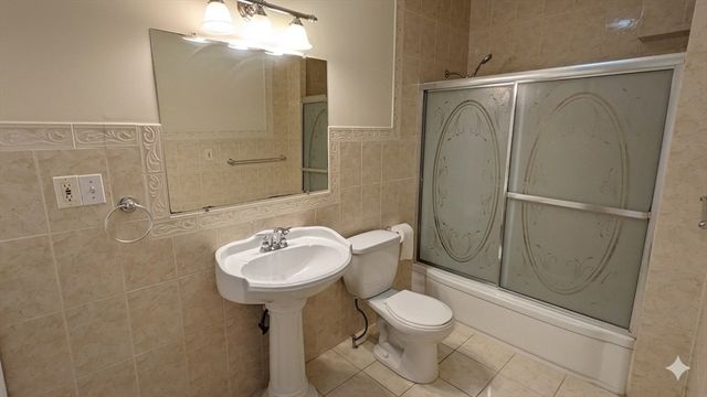 1084 Chestnut St 1, Newton, MA 02464