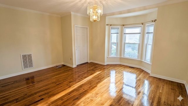 1084 Chestnut St 1, Newton, MA 02464