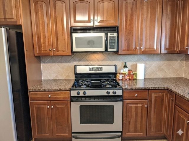 1084 Chestnut St 1, Newton, MA 02464