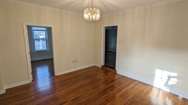 1084 Chestnut St 1, Newton, MA 02464