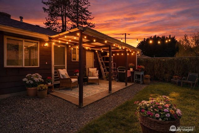 5709 Grove Street, Marysville, WA 98270