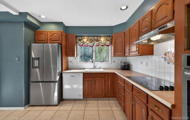 77 Miller Avenue, Port Jefferson Station, NY 11776