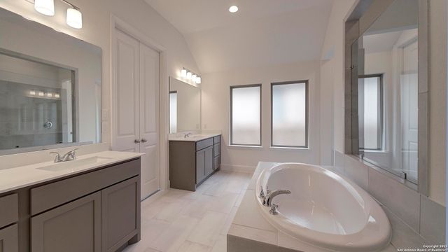 293 White Oak, Castroville, TX 78009