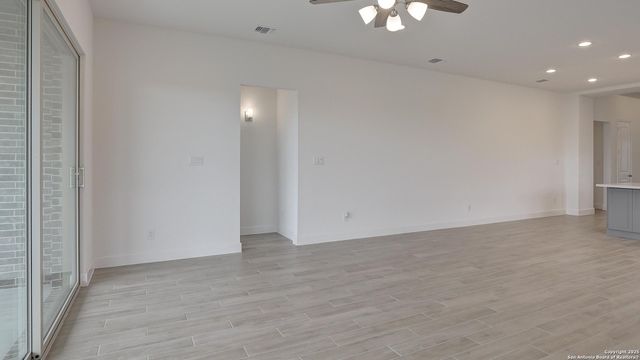 293 White Oak, Castroville, TX 78009